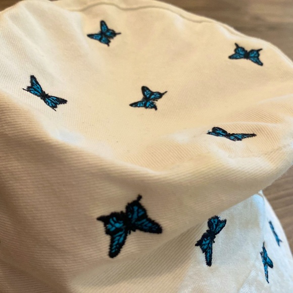 (GOOD CONDITION) Forever 21 girls bucket hat w/blue butterflies 🦋!! (One size) - Picture 8 of 16